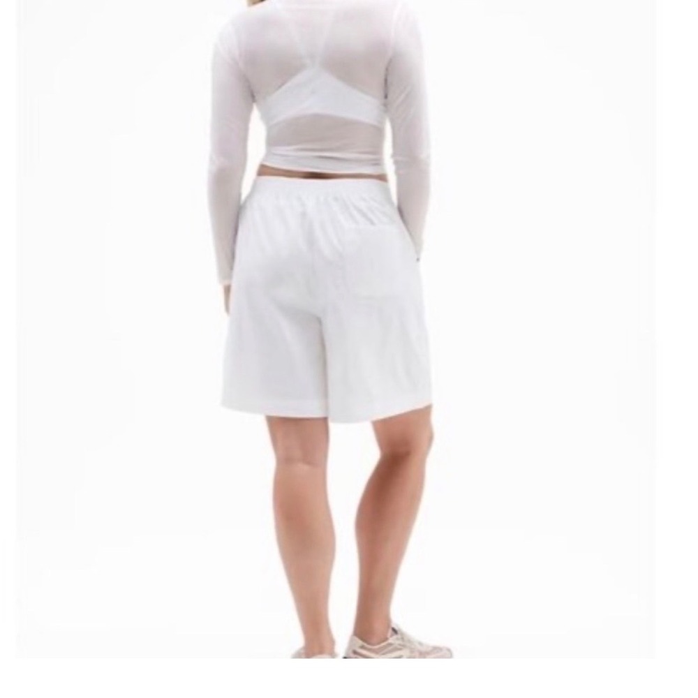 Athleta Drift Poplin‎ White Bermuda Shorts Women's Size XL Casual Comfort Modest